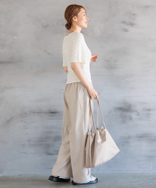 LAKOLE(ラコレ)の「フェイクレザー巾着トートバッグ / 132226(トートバッグ・レディース・ブラック/グレイッシュベージュ・FREE)」の14枚目の写真