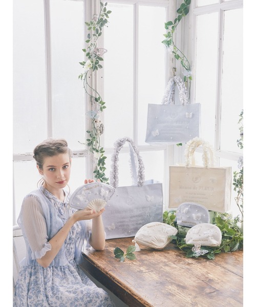 希少稀な Maison FLEUR（メゾンドフルール）の「パピヨンスクエア de バッグ