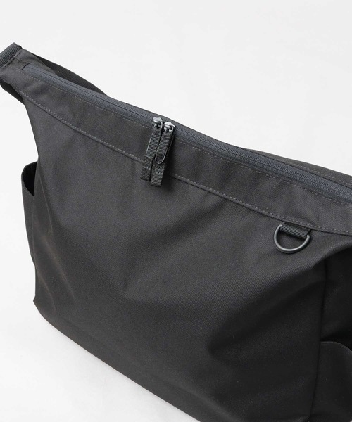 YAKPAK(ヤックパック)の「撥水加工 ポリエステル 大容量 ビッグショルダーバッグ(ショルダーバッグ・メンズ・ブラック・FREE)」の10枚目の写真