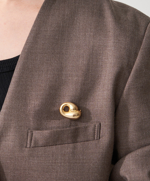 Spick & Span（スピックアンドスパン）の「JAMIRAY / ジャミレイ ORGANISM BR 232-270107（ブローチ/コサージュ・レディース・ゴールド/シルバー・FREE）」の2枚目の写真