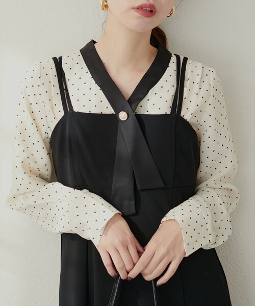 natural couture(ナチュラルクチュール)の「osonoパールリバー釦クロスボータイブラウス(シャツ/ブラウス・レディース・オフホワイト/ブルー/その他1/その他2/ネイビー/ピンク・FREE)」の5枚目の写真
