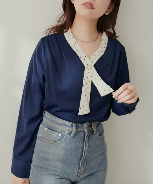 natural couture(ナチュラルクチュール)の「osonoパールリバー釦クロスボータイブラウス(シャツ/ブラウス・レディース・オフホワイト/ブルー/その他1/その他2/ネイビー/ピンク・FREE)」の1枚目の写真