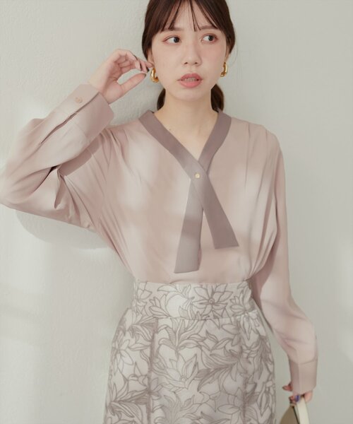 natural couture(ナチュラルクチュール)の「osonoパールリバー釦クロスボータイブラウス(シャツ/ブラウス・レディース・オフホワイト/ブルー/その他1/その他2/ネイビー/ピンク・FREE)」の4枚目の写真