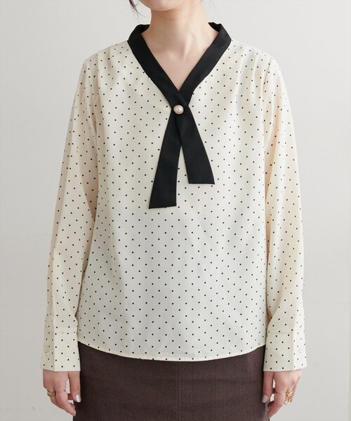 natural couture(ナチュラルクチュール)の「osonoパールリバー釦クロスボータイブラウス(シャツ/ブラウス・レディース・オフホワイト/ブルー/その他1/その他2/ネイビー/ピンク・FREE)」の13枚目の写真