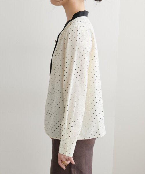 natural couture(ナチュラルクチュール)の「osonoパールリバー釦クロスボータイブラウス(シャツ/ブラウス・レディース・オフホワイト/ブルー/その他1/その他2/ネイビー/ピンク・FREE)」の14枚目の写真