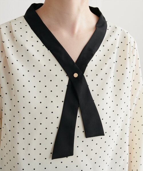 natural couture(ナチュラルクチュール)の「osonoパールリバー釦クロスボータイブラウス(シャツ/ブラウス・レディース・オフホワイト/ブルー/その他1/その他2/ネイビー/ピンク・FREE)」の16枚目の写真