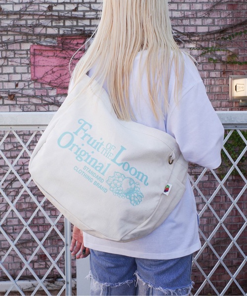 FRUIT OF THE LOOM(フルーツオブザルーム)の「FRUIT OF THE LOOM / FTL NEWSPAPER BAG / 80677900(ショルダーバッグ・レディース・サックスブルー/ブラック/レッド/イエロー/ベージュ・ONESIZE)」の4枚目の写真