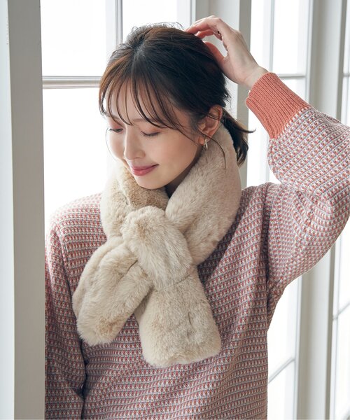 ikka(イッカ)の「エコファー差し込みマフラー(マフラー・レディース・チャコールグレー/ダークグレー/ベージュ・FREE)」の4枚目の写真