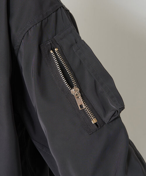 Jena espace merveilleux(ジェナ エスパスメルヴェイユ)の「【新色登場】ダンボールMA-1プルオーバー(Tシャツ/カットソー・レディース・アイボリー/ブラック/カーキ/ベージュ/チャコールグレー・FREE)」の9枚目の写真