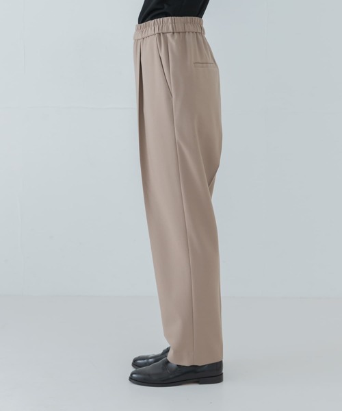 URBAN RESEARCH（アーバンリサーチ）の「ウォッシャブルウールテーパードパンツ（その他パンツ・レディース・ベージュ/チャコールグレー・38/36）」の14枚目の写真