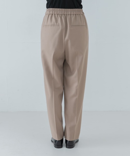 URBAN RESEARCH（アーバンリサーチ）の「ウォッシャブルウールテーパードパンツ（その他パンツ・レディース・ベージュ/チャコールグレー・38/36）」の15枚目の写真