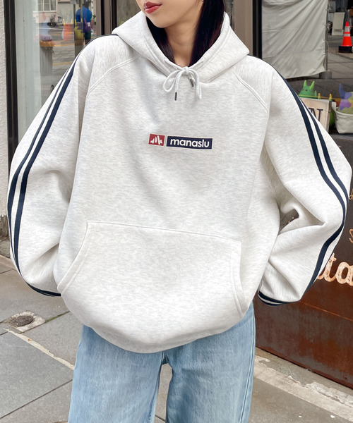 Chillfar（チルファー）の「ボックスロゴプリント ラインスリーブプルオーバーパーカー（パーカー・レディース・ホワイト/オートミール/ネイビー/ブラック/杢グレー/ブルー・FREE）」の4枚目の写真