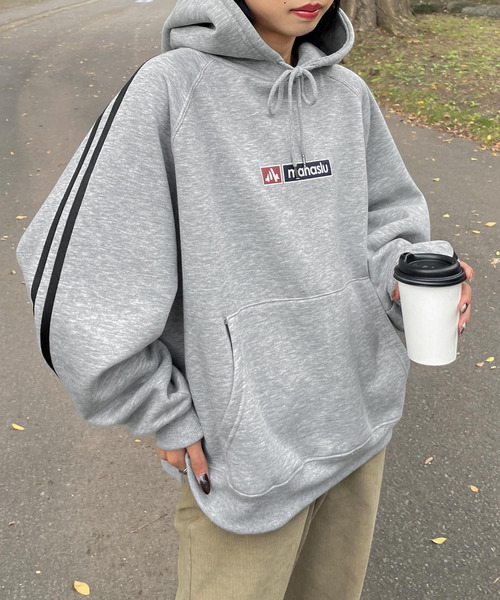 Chillfar（チルファー）の「ボックスロゴプリント ラインスリーブプルオーバーパーカー（パーカー・レディース・ホワイト/オートミール/ネイビー/ブラック/杢グレー/ブルー・FREE）」の3枚目の写真