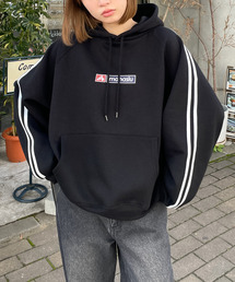 Chillfar（チルファー）の「ボックスロゴプリント ラインスリーブプルオーバーパーカー（パーカー）」