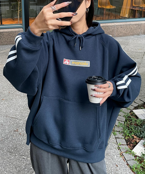 Chillfar（チルファー）の「ボックスロゴプリント ラインスリーブプルオーバーパーカー（パーカー・レディース・ホワイト/オートミール/ネイビー/ブラック/杢グレー/ブルー・FREE）」の7枚目の写真