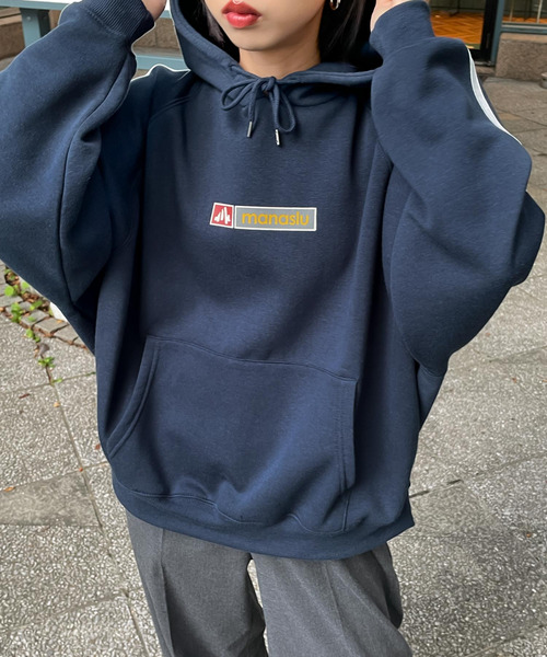 Chillfar（チルファー）の「ボックスロゴプリント ラインスリーブプルオーバーパーカー（パーカー・レディース・ホワイト/オートミール/ネイビー/ブラック/杢グレー/ブルー・FREE）」の8枚目の写真