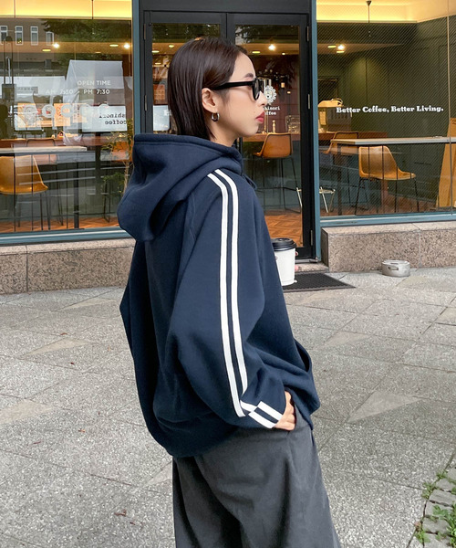 Chillfar（チルファー）の「ボックスロゴプリント ラインスリーブプルオーバーパーカー（パーカー・レディース・ホワイト/オートミール/ネイビー/ブラック/杢グレー/ブルー・FREE）」の9枚目の写真