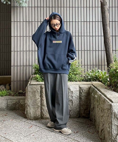 Chillfar（チルファー）の「ボックスロゴプリント ラインスリーブプルオーバーパーカー（パーカー・レディース・ホワイト/オートミール/ネイビー/ブラック/杢グレー/ブルー・FREE）」の10枚目の写真