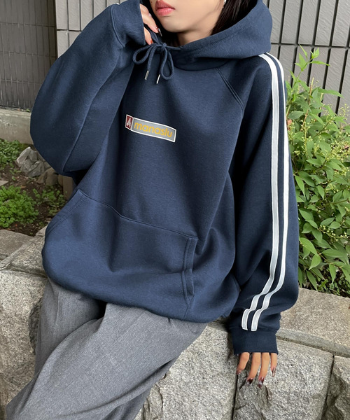 Chillfar（チルファー）の「ボックスロゴプリント ラインスリーブプルオーバーパーカー（パーカー・レディース・ホワイト/オートミール/ネイビー/ブラック/杢グレー/ブルー・FREE）」の11枚目の写真