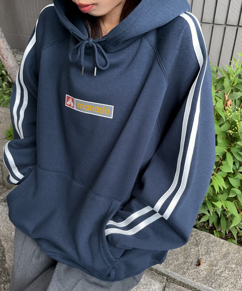 Chillfar（チルファー）の「ボックスロゴプリント ラインスリーブプルオーバーパーカー（パーカー・レディース・ホワイト/オートミール/ネイビー/ブラック/杢グレー/ブルー・FREE）」の12枚目の写真