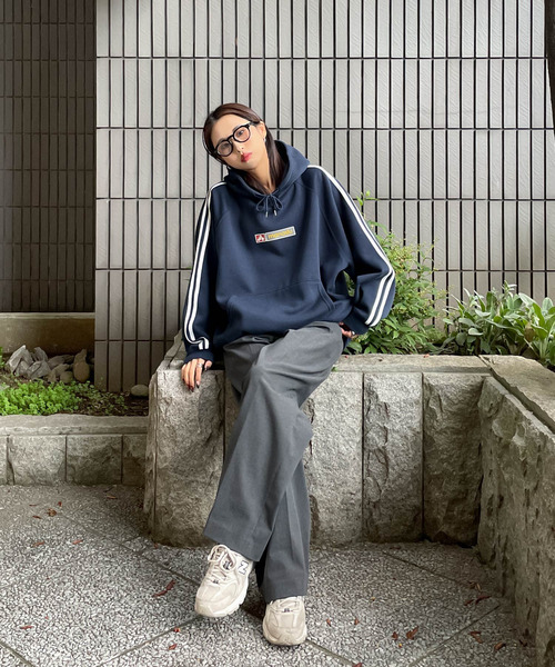 Chillfar（チルファー）の「ボックスロゴプリント ラインスリーブプルオーバーパーカー（パーカー・レディース・ホワイト/オートミール/ネイビー/ブラック/杢グレー/ブルー・FREE）」の13枚目の写真