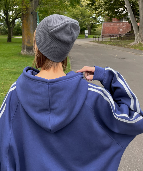 Chillfar（チルファー）の「ボックスロゴプリント ラインスリーブプルオーバーパーカー（パーカー・レディース・ホワイト/オートミール/ネイビー/ブラック/杢グレー/ブルー・FREE）」の21枚目の写真