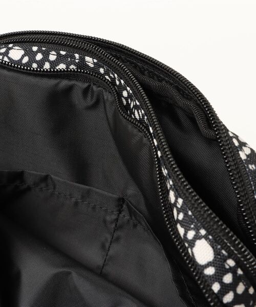 KELTY（ケルティ）の「500mlペットボトル収納可【KELTY】DP RECTANGLE ZIP SHOULDER（ショルダーバッグ・レディース・グレー系その他/ブルー系その他/レオパード/ベージュ系その他/ブラック系その他・ONE SIZE）」の10枚目の写真