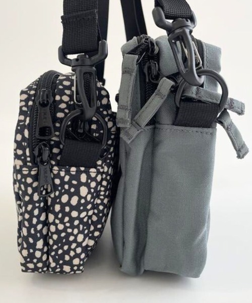 KELTY（ケルティ）の「500mlペットボトル収納可【KELTY】DP RECTANGLE ZIP SHOULDER（ショルダーバッグ・レディース・グレー系その他/ブルー系その他/レオパード/ベージュ系その他/ブラック系その他・ONE SIZE）」の12枚目の写真