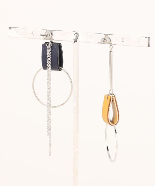AZUL by moussy(アズールバイマウジー)の「フェイクレザーバイカラーアシンメトリーピアス(ピアス(両耳用)・レディース・シルバー/ホワイト/ネイビー・FREE)」の18枚目の写真