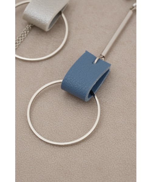 AZUL by moussy(アズールバイマウジー)の「フェイクレザーバイカラーアシンメトリーピアス(ピアス(両耳用)・レディース・シルバー/ホワイト/ネイビー・FREE)」の16枚目の写真