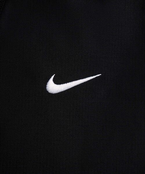 NIKE(ナイキ)の「ナイキ スポーツウェア エッセンシャル ウィメンズ ルーズ ウーブン カーゴ ベスト / Nike Sportswear Essential Women's Loose Woven Cargo Vest FV6311-010 Black(ベスト・レディース・ブラック・S/M/L/2XL/XL/XS)」の4枚目の写真
