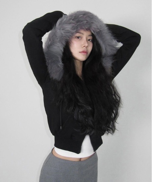 gossip！ロサンゼルス（ゴシップロサンゼルス）の「Y2K エコファー ジップアップ スリム パーカー 裏起毛（パーカー・レディース・ブラック・FREE）」の5枚目の写真