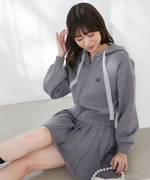 MAJESTIC LEGON(マジェスティックレゴン)の「レースリボンWジップニットパーカー(ニット/セーター・レディース・ブラック/グレー/アイボリー・MEDIUM)」の3枚目の写真