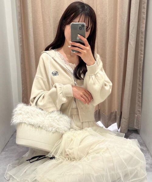 MAJESTIC LEGON(マジェスティックレゴン)の「レースリボンWジップニットパーカー(ニット/セーター・レディース・ブラック/グレー/アイボリー・MEDIUM)」の4枚目の写真