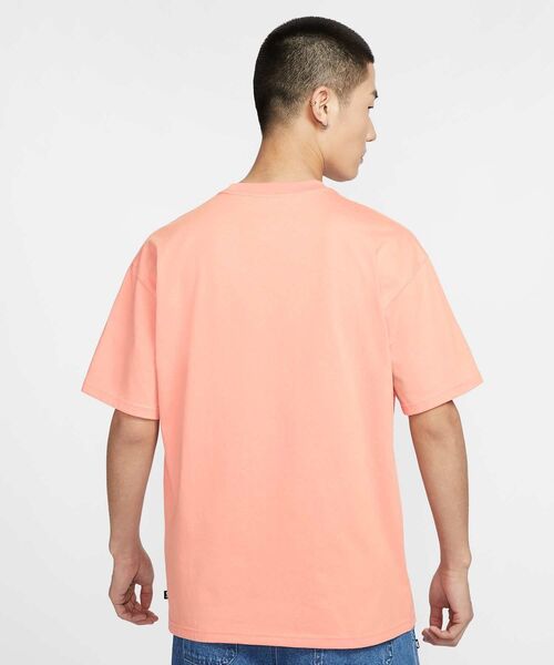 NIKE SB（ナイキエスビー）の「ナイキ SB ロゴ スケートボード Tシャツ / Nike SB Logo Skate T-Shirt CV7540-844 Apricot Agate（Tシャツ/カットソー・メンズ・オレンジ系その他2・2XL/L/M/S/XL/XS）」の2枚目の写真