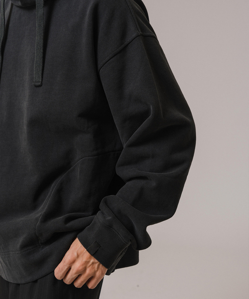 EDIFICE(エディフィス)の「Ecofade プルオーバー フーディー(パーカー・メンズ・ブラック/ネイビー・MEDIUM/LARGE)」の10枚目の写真