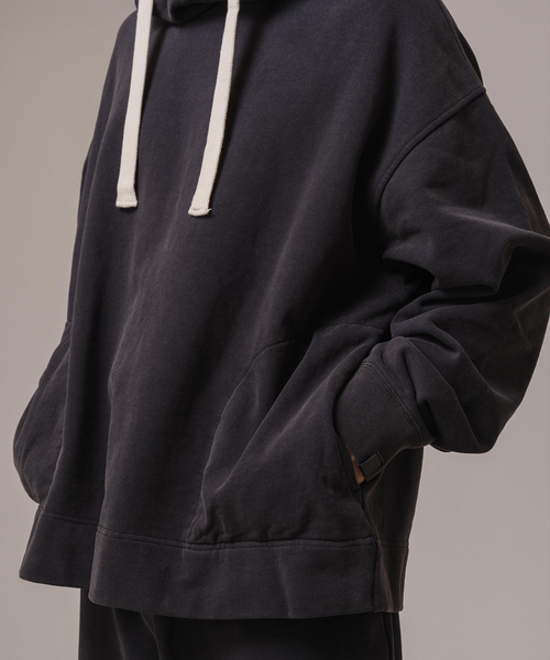 EDIFICE(エディフィス)の「Ecofade プルオーバー フーディー(パーカー・メンズ・ブラック/ネイビー・MEDIUM/LARGE)」の19枚目の写真