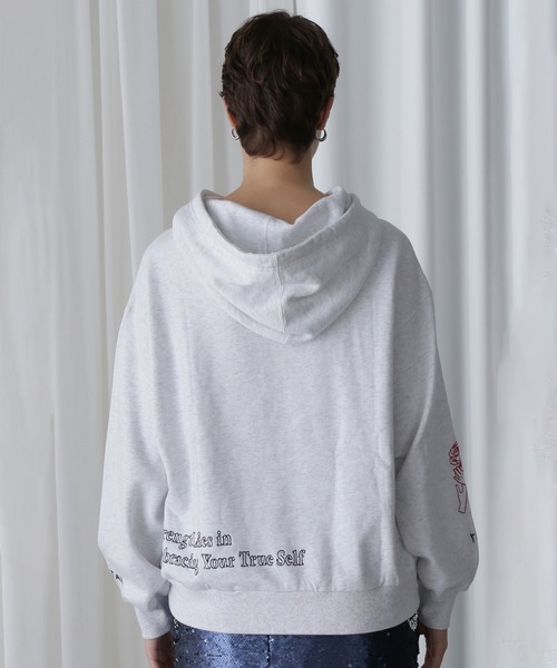 ROSE BUD(ローズバッド)の「【WEB・一部店舗限定】ILLUSTRATION EMBROIDRY PARKA(パーカー・レディース・グレー/ホワイト・ONE SIZE)」の8枚目の写真