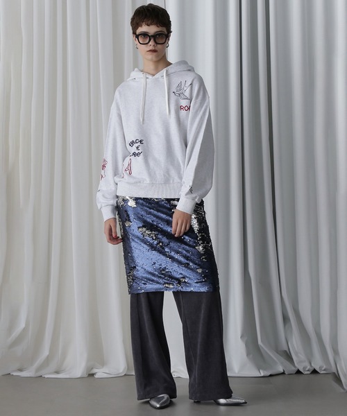 ROSE BUD(ローズバッド)の「【WEB・一部店舗限定】ILLUSTRATION EMBROIDRY PARKA(パーカー・レディース・グレー/ホワイト・ONE SIZE)」の3枚目の写真