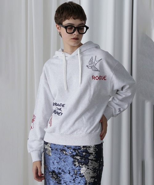 ROSE BUD(ローズバッド)の「【WEB・一部店舗限定】ILLUSTRATION EMBROIDRY PARKA(パーカー・レディース・グレー/ホワイト・ONE SIZE)」の6枚目の写真