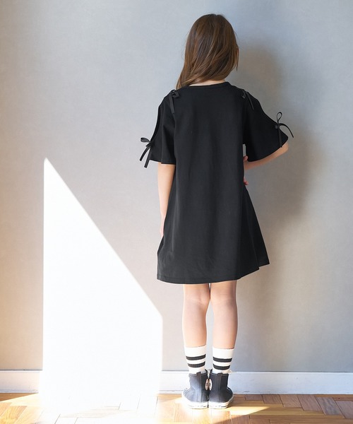 coca（coca）（コカ）の「キッズ　肩リボンオープンスリーブワンピース（ワンピース・キッズ・レッド/ブラック・120/130/140/150）」の11枚目の写真