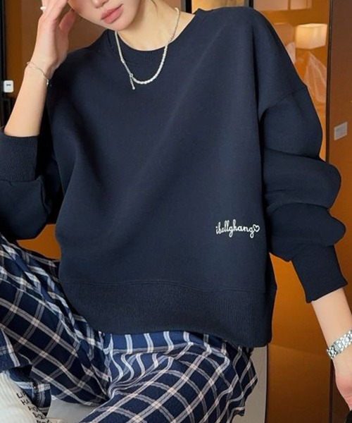 aimoha(アイモハ)の「シンプルロゴデザインスウェット(スウェット・レディース・ライトグレー/ブルー/ピンク/イエロー/ネイビー/ライトベージュ・FREE)」の4枚目の写真