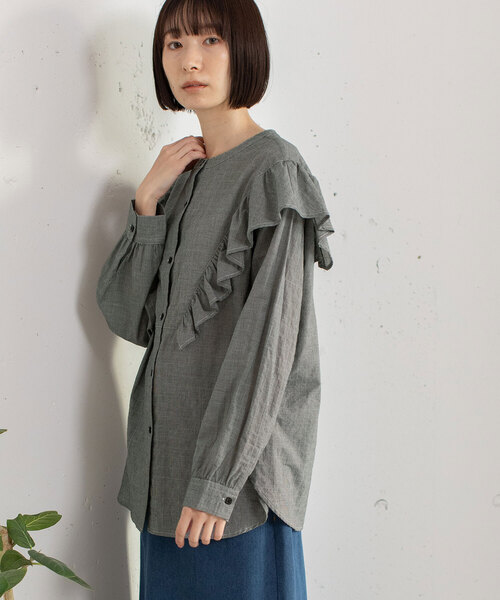 POU DOU DOU(プードゥドゥ)の「フリル切り替えブラウス(シャツ/ブラウス・レディース・ライトベージュ/スミクロ/アイボリー・M)」の6枚目の写真