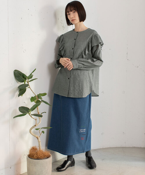 POU DOU DOU(プードゥドゥ)の「フリル切り替えブラウス(シャツ/ブラウス・レディース・ライトベージュ/スミクロ/アイボリー・M)」の9枚目の写真