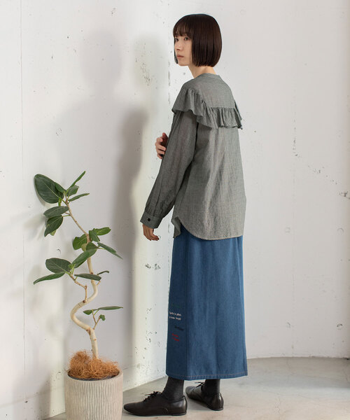 POU DOU DOU(プードゥドゥ)の「フリル切り替えブラウス(シャツ/ブラウス・レディース・ライトベージュ/スミクロ/アイボリー・M)」の10枚目の写真