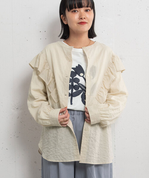 POU DOU DOU(プードゥドゥ)の「フリル切り替えブラウス(シャツ/ブラウス・レディース・ライトベージュ/スミクロ/アイボリー・M)」の19枚目の写真