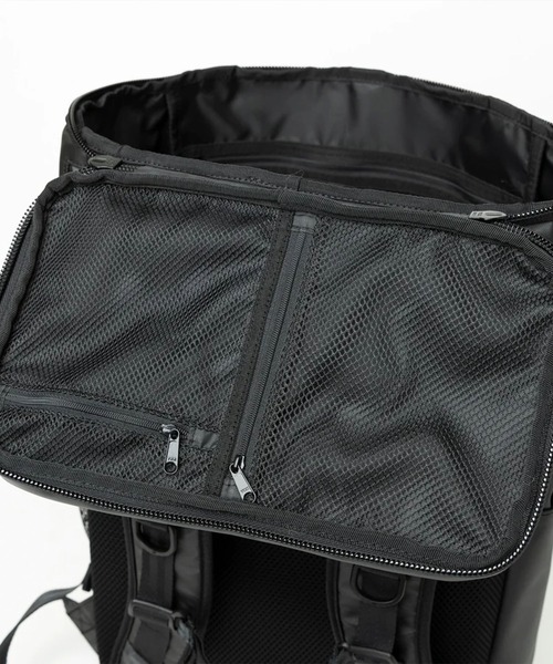 NEW ERA(ニューエラ)の「NEW ERA/ニューエラ バックパック BOX PACK TPU ボックス 32L TPU プリントロゴ アウトライン 251 14521358(バックパック/リュック・メンズ・ブラック・FREE)」の7枚目の写真