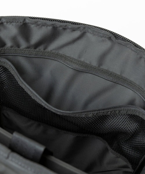 NEW ERA(ニューエラ)の「NEW ERA/ニューエラ バックパック BOX PACK TPU ボックス 32L TPU プリントロゴ アウトライン 251 14521358(バックパック/リュック・メンズ・ブラック・FREE)」の10枚目の写真