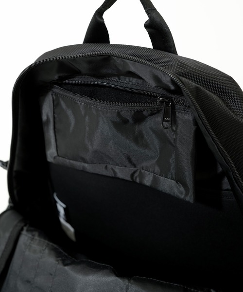 NEW ERA(ニューエラ)の「【NEW ERA/ニューエラ】SMART PACK スマートパック(バックパック/リュック・メンズ・ブラック・FREE)」の4枚目の写真