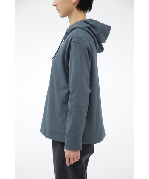 MHL.(エムエイチエル)の「HEAVY SOFT COTTON JERSEY(パーカー・レディース・ブルー系その他7/ネイビー系1・2)」の4枚目の写真